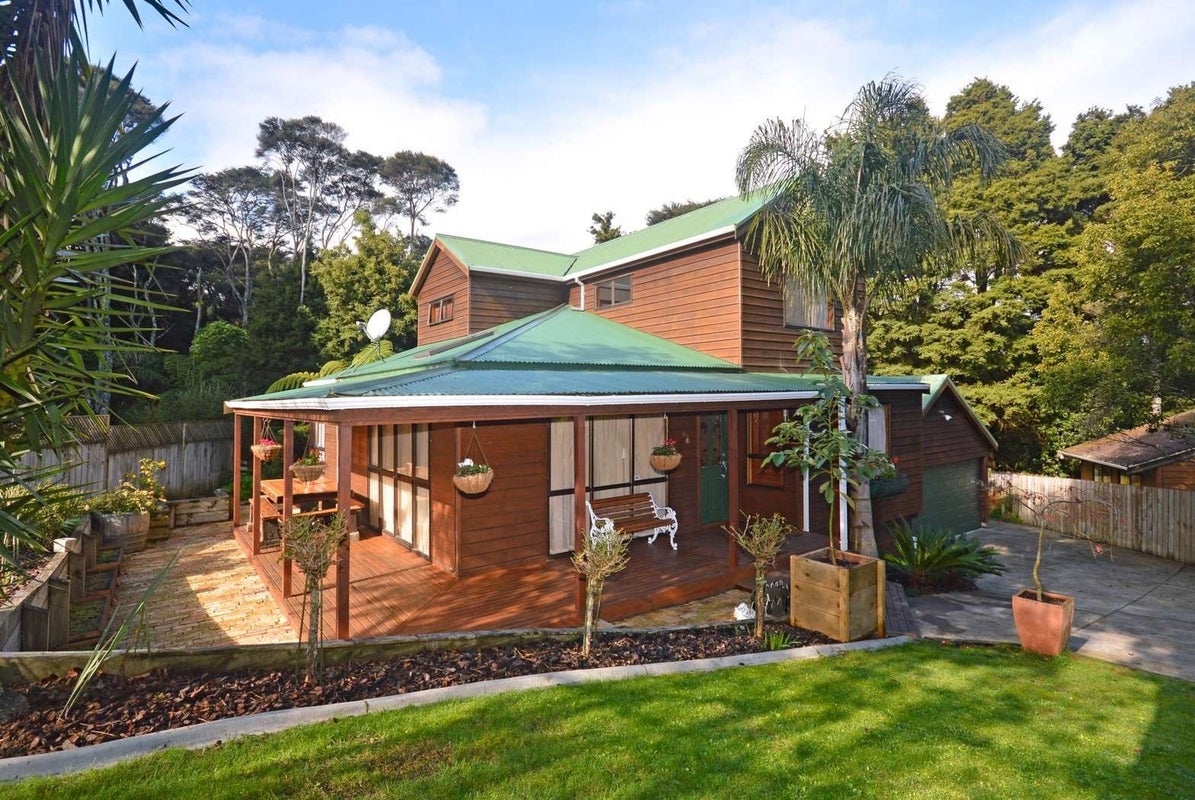 10 Corokia Place, Totara Heights, Auckland - Carousel 1