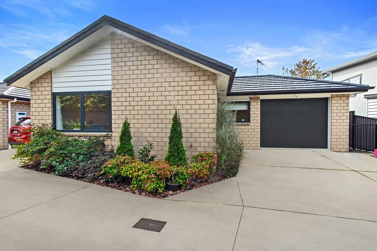 2/1 River Elm, Flagstaff, Hamilton - Carousel 11