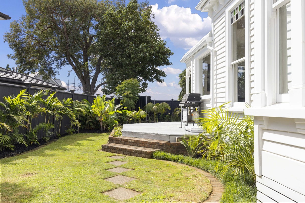 329 Mangorei Road, Merrilands, New Plymouth - Carousel 50