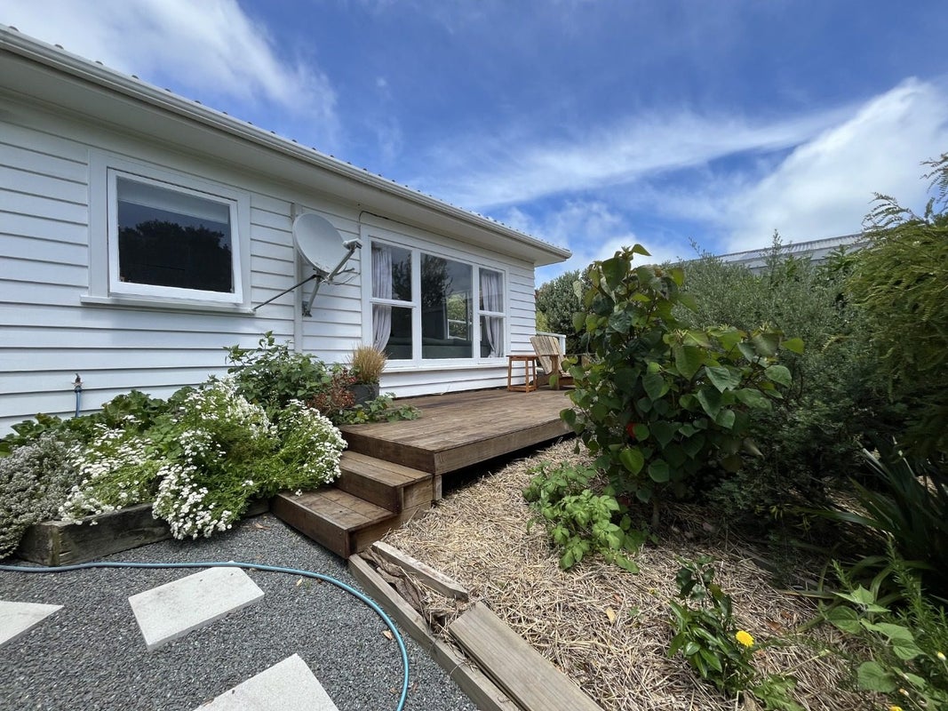 2 Taupo Crescent, Plimmerton, Porirua - Carousel 1