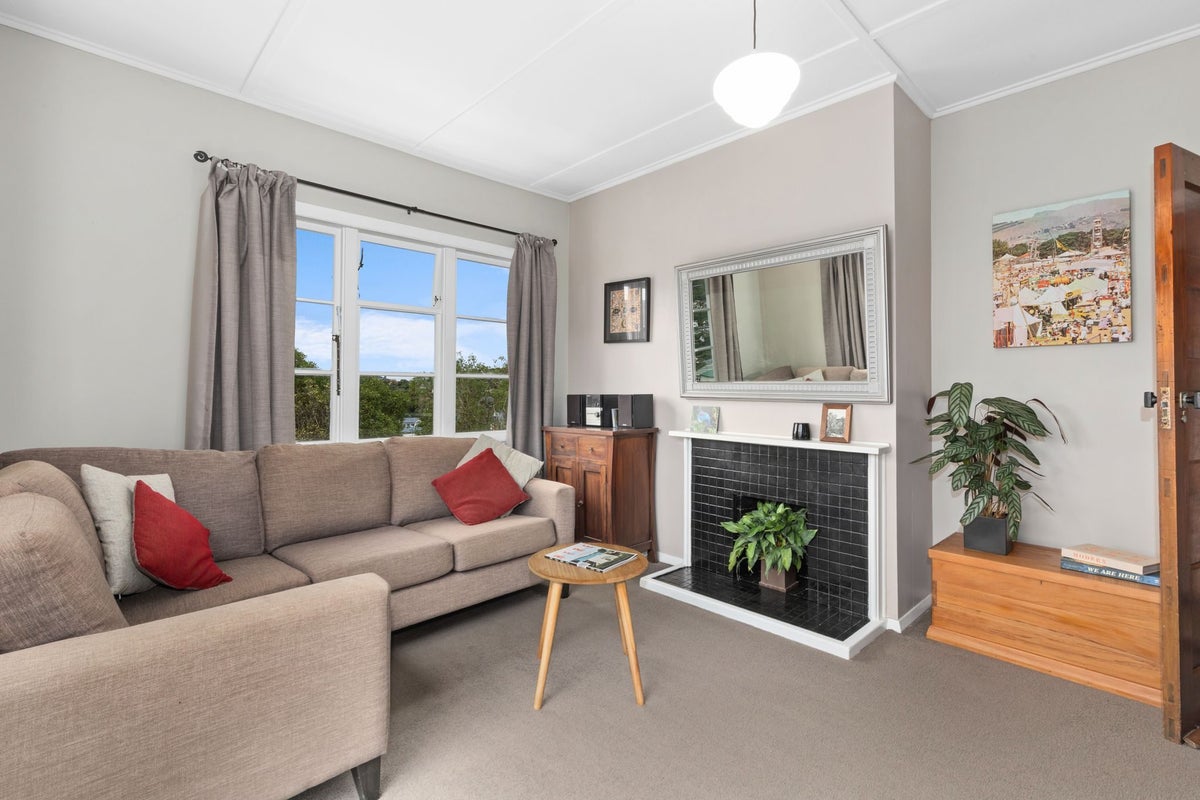 131 Cockayne Road, Khandallah, Wellington - Carousel 2