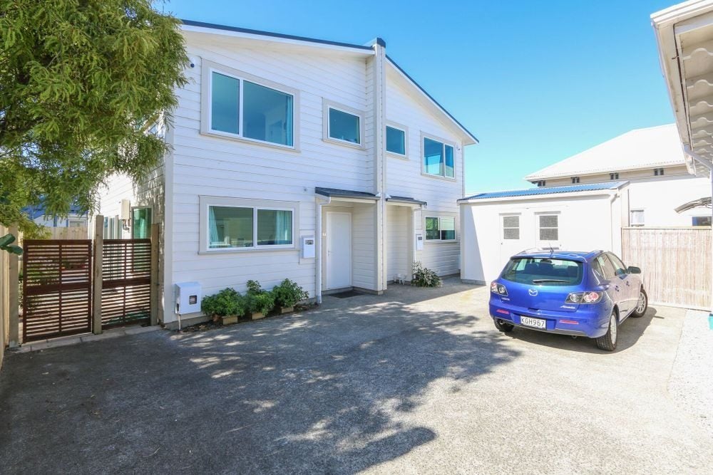 10B Te Wharepouri Street, Berhampore, Wellington - Carousel 1