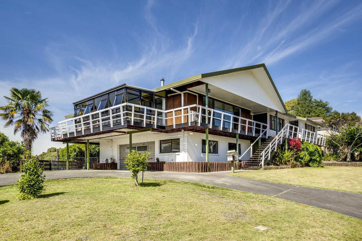 10 Poaka Place, Taradale, Napier - Carousel 1
