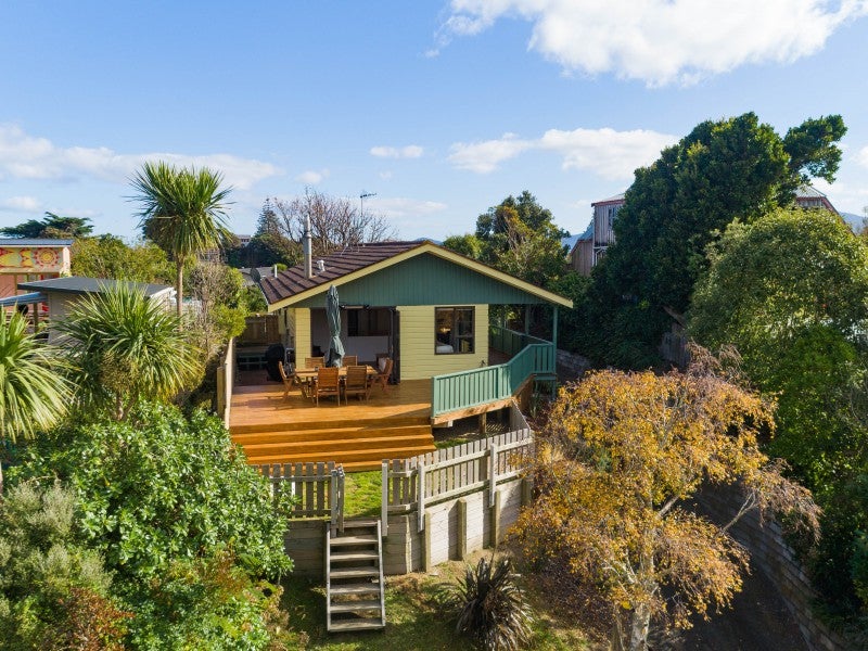11 Clunie Avenue, Raumati South, Paraparaumu - Carousel 1