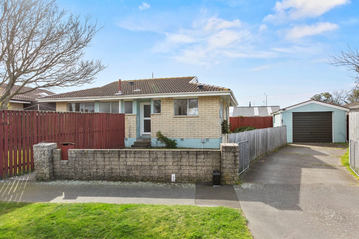 2/68 Kawau Crescent, Bromley, Christchurch - Carousel 1