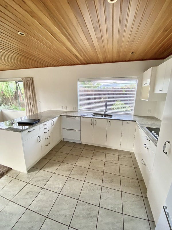14 Aston Place, Richmond - Carousel 2