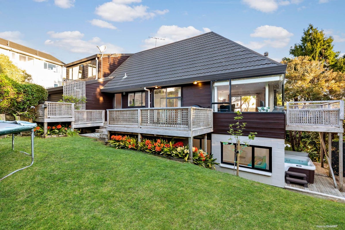 2/498 Beach Road, Murrays Bay, Auckland - Carousel 2