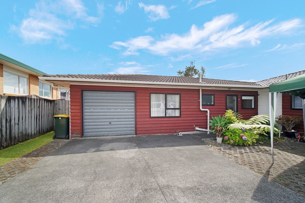 3/86 Howe Street, Howick, Auckland - Carousel 1