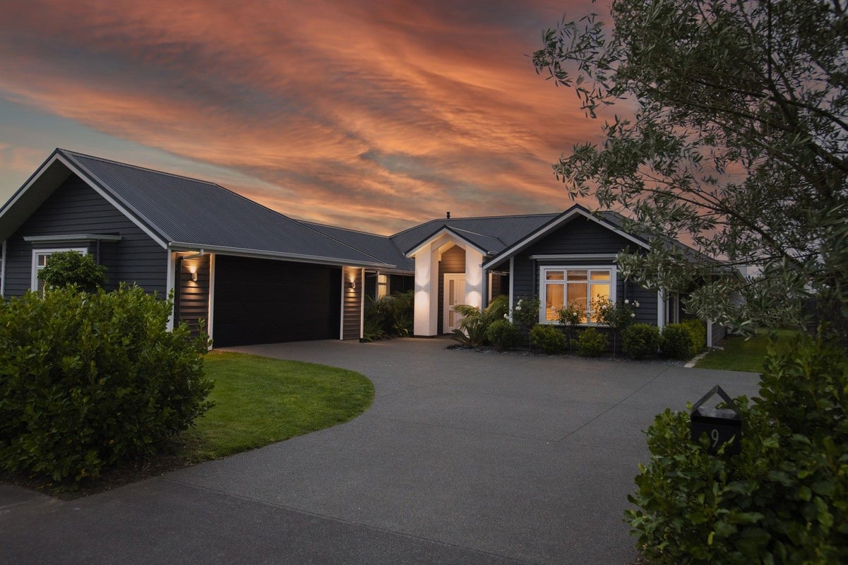 9 Gwyneth Place, Lytton West, Gisborne - Carousel 1