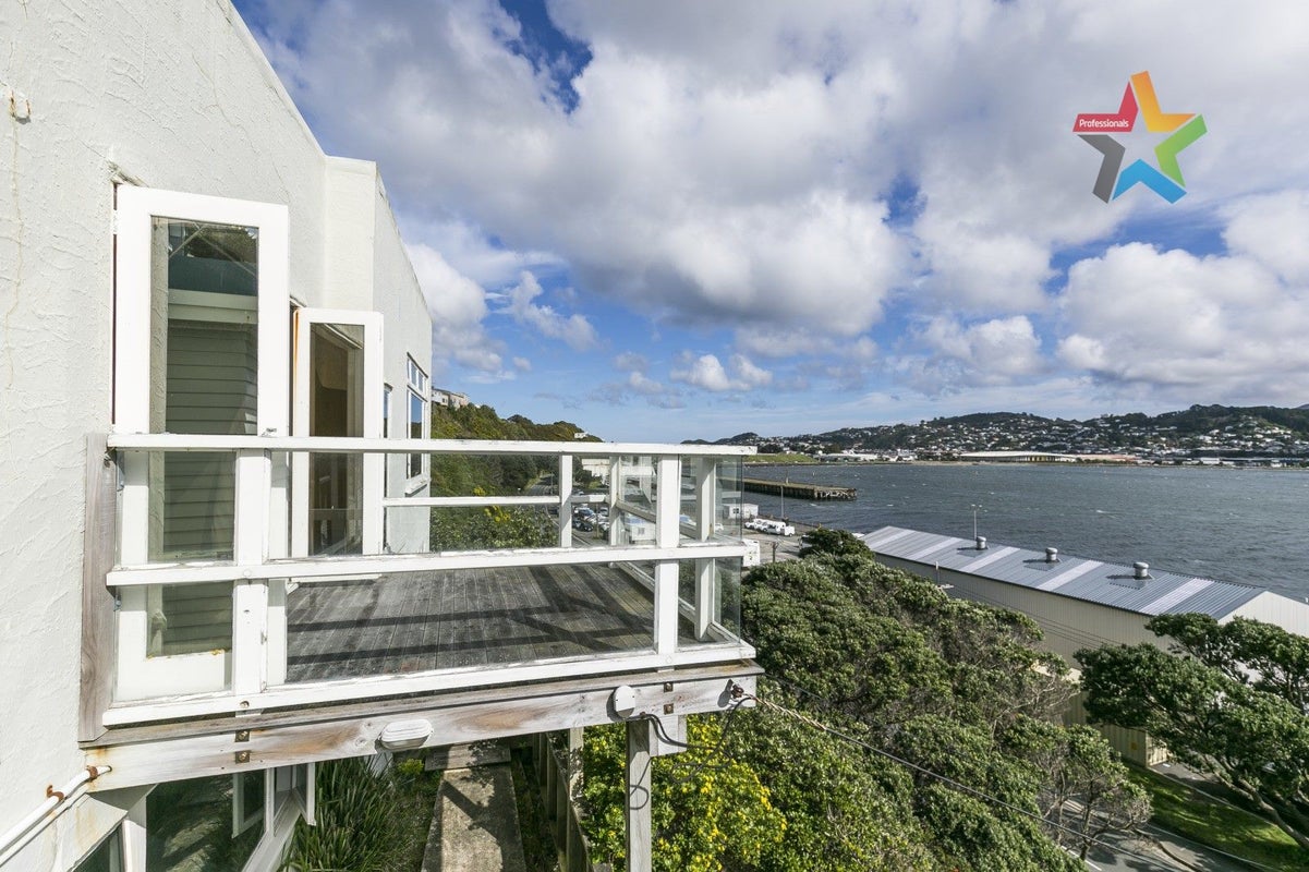 46 Shelly Bay Road, Maupuia, Wellington - Carousel 1