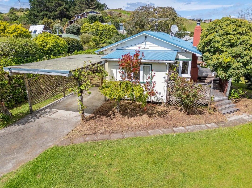 56 Te Moana Road, Waikanae Beach, Waikanae - Carousel 1