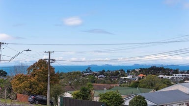 33 Arran Road, Browns Bay, Auckland - Carousel 1