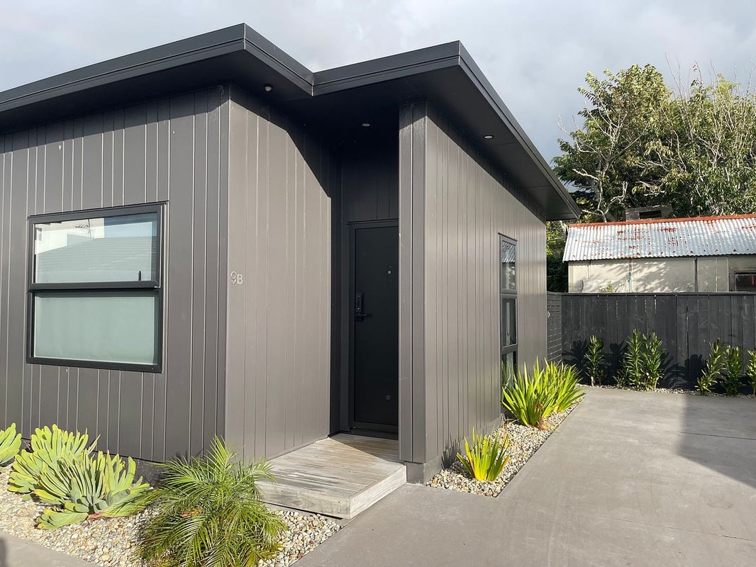 9 Lyn Street, Lynmouth, New Plymouth - Carousel 1