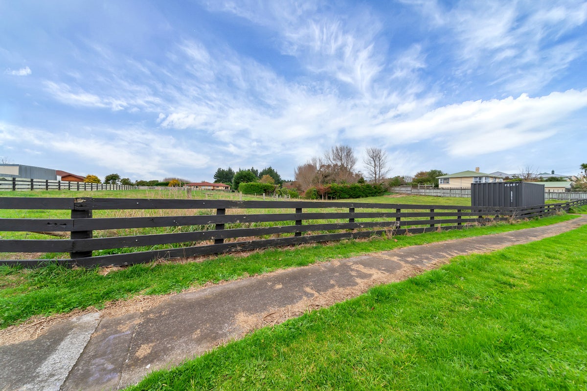 10C Gladstone Street, Hawera - Carousel 2