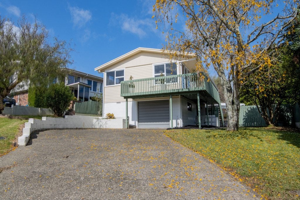 18 Blakeborough Drive, Forrest Hill, Auckland - Carousel 1