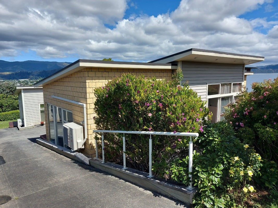 13 Colin Guppy Crescent, Riverstone Terraces, Upper Hutt - Carousel 2