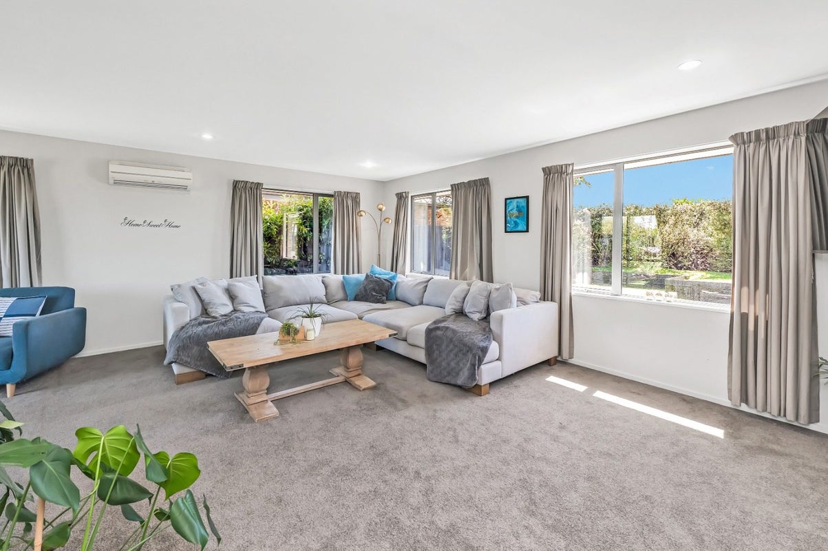 18 Stanwood Grove, Darfield, Darfield - Carousel 2
