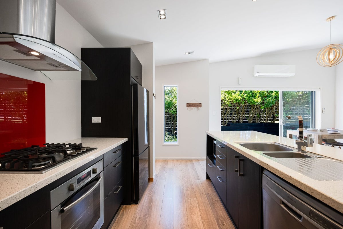 7 City View Terrace, Birkenhead, Auckland - Carousel 2