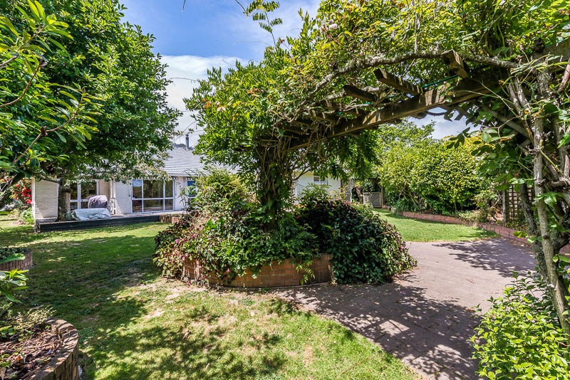 6 Manu Grove, Waikanae - Carousel 19