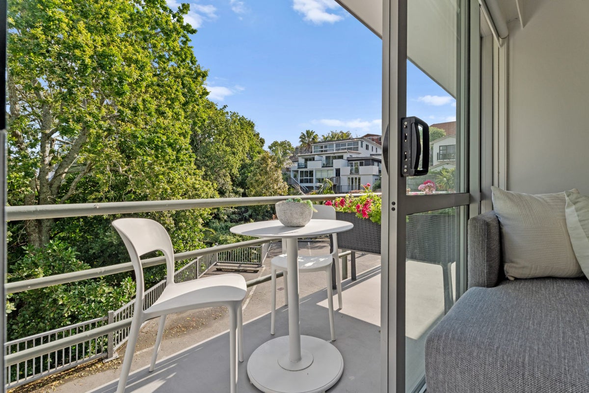 4/17 Cathedral Place, Parnell, Auckland - Carousel 2