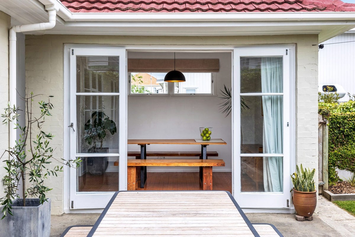 47 Riro Street, Point Chevalier, Auckland - Carousel 2