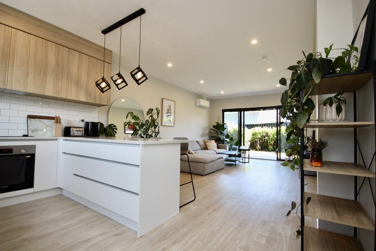 6/11 Karamu Street, Te Atatu Peninsula, Auckland - Carousel 2