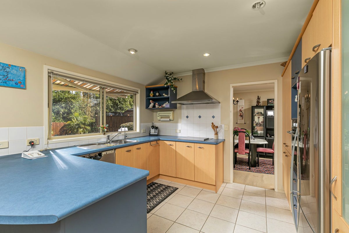 94 Summerland Drive, Henderson, Auckland - Carousel 2