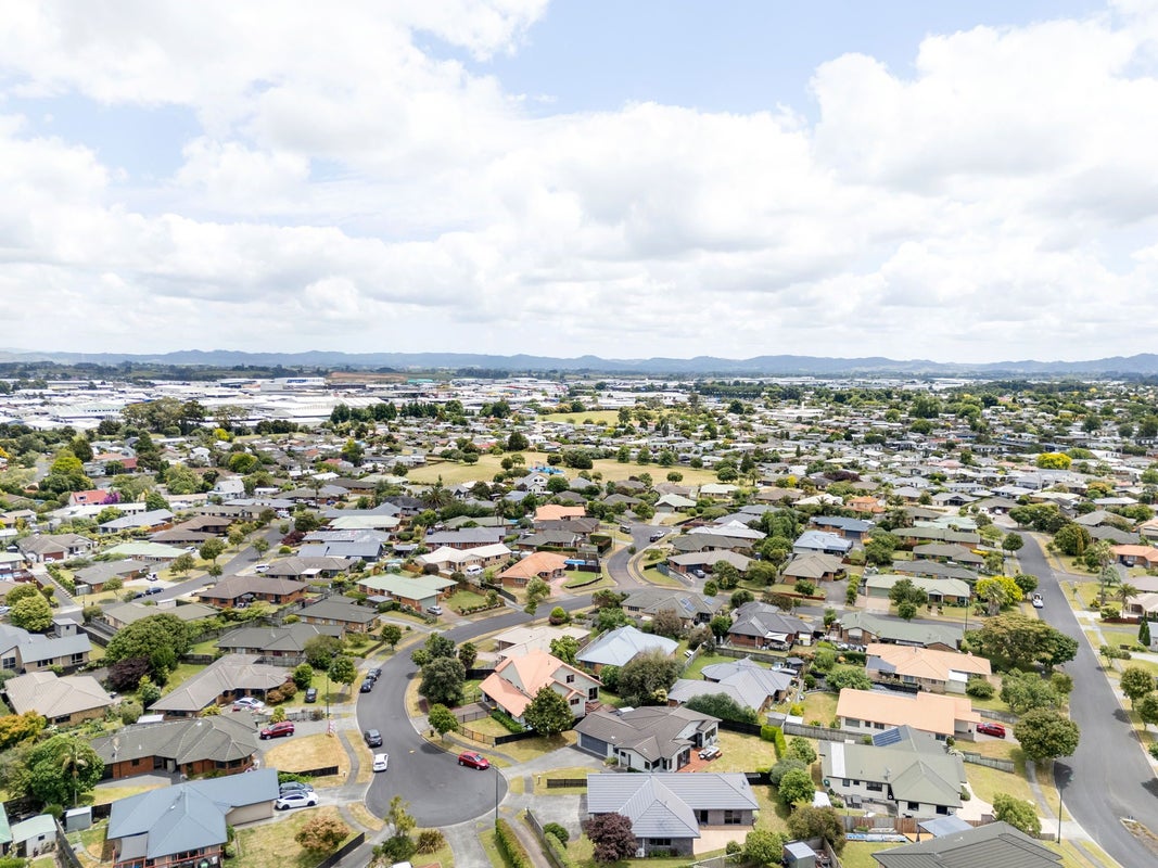 13 Mangakoea Place, St Andrews, Hamilton - Carousel 22