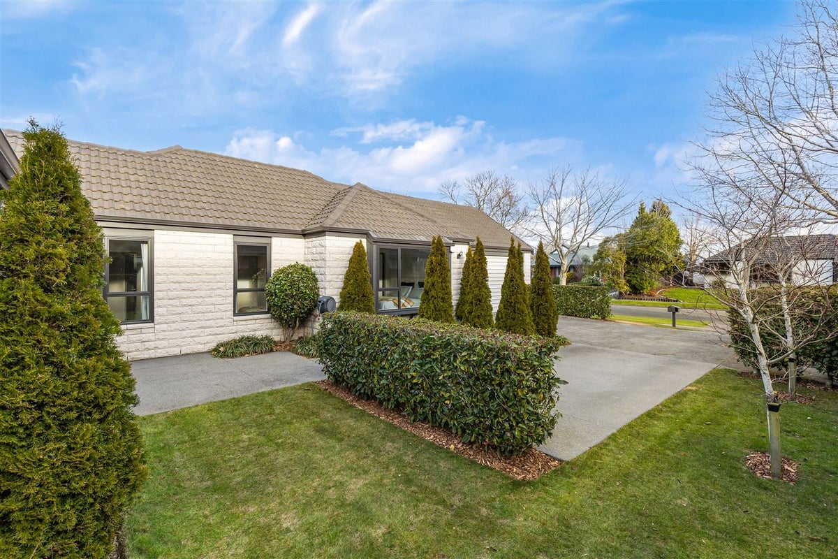 44 Karnak Crescent, Russley, Christchurch - Carousel 2