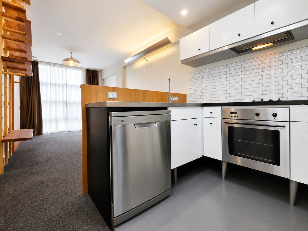 90/43 Mulgrave Street, Thorndon, Wellington - Carousel 2