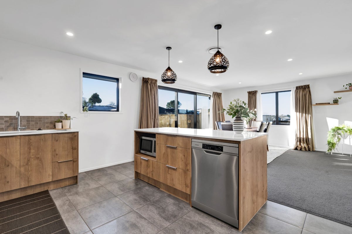 17 Atutahi Street, Hurdon, New Plymouth - Carousel 1