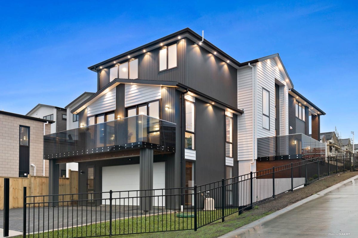 15 Rathmines Road, Flat Bush, Auckland - Carousel 1