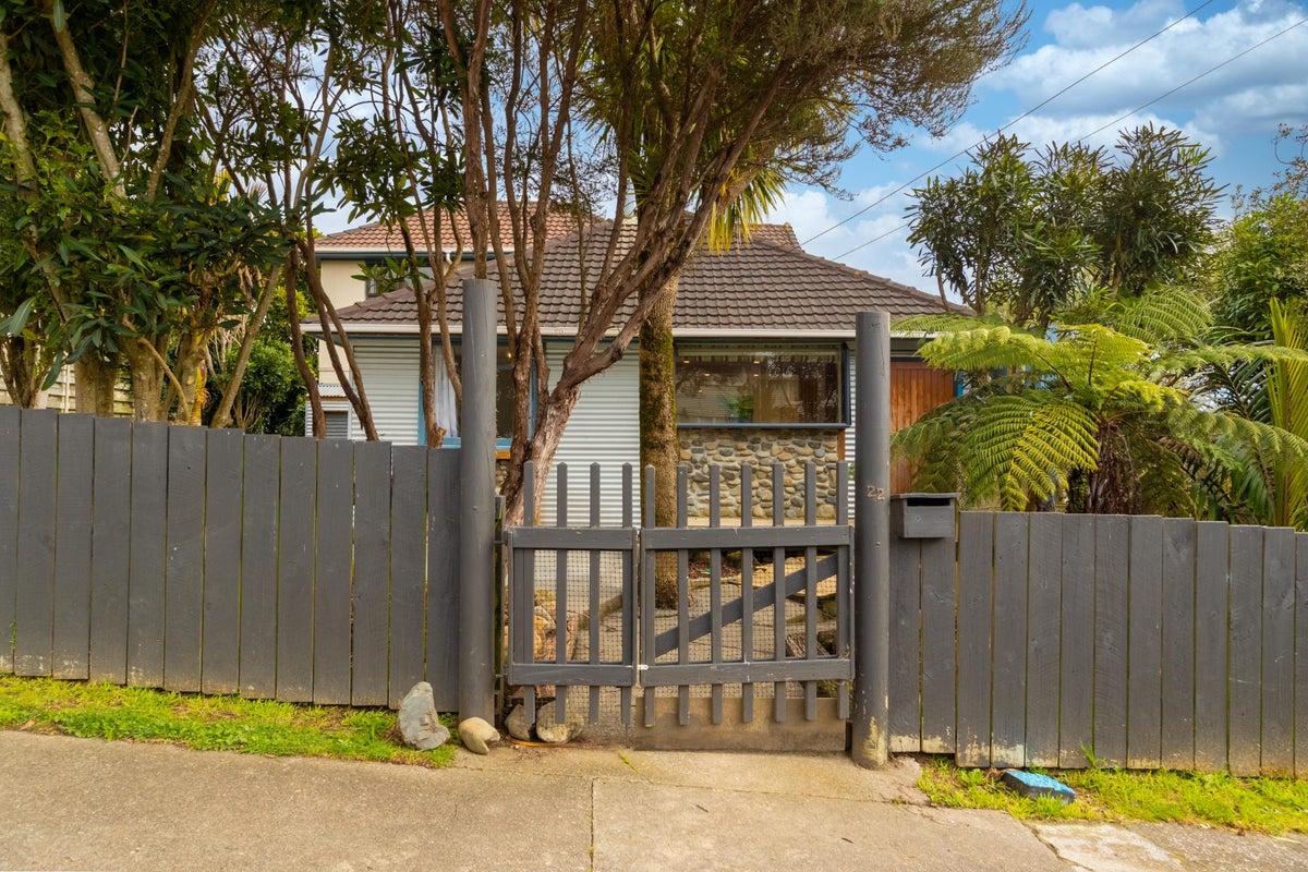 22 Hereford Street, Cannons Creek, Porirua - Carousel 2