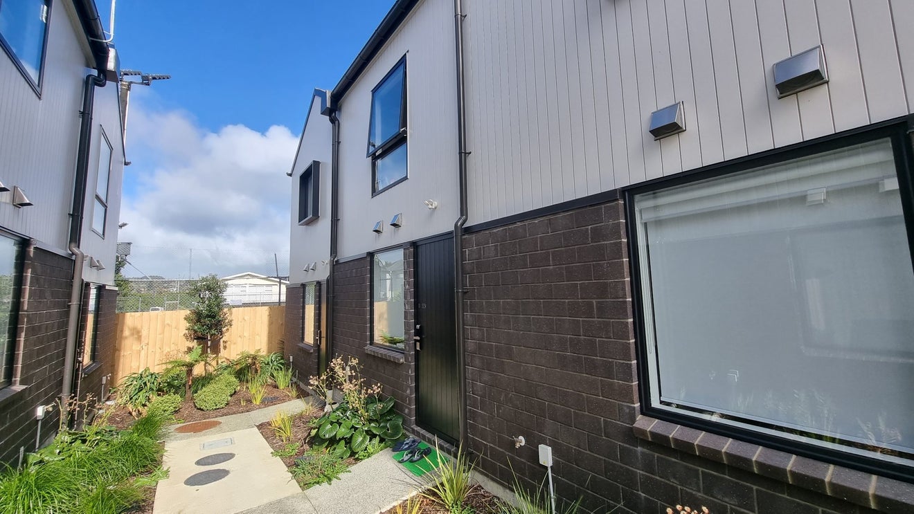 15/3234 Great North Road, New Lynn, Auckland - Carousel 1
