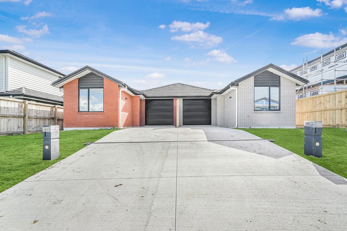 2/3 Tiro Place, Rototuna North, Hamilton - Carousel 1