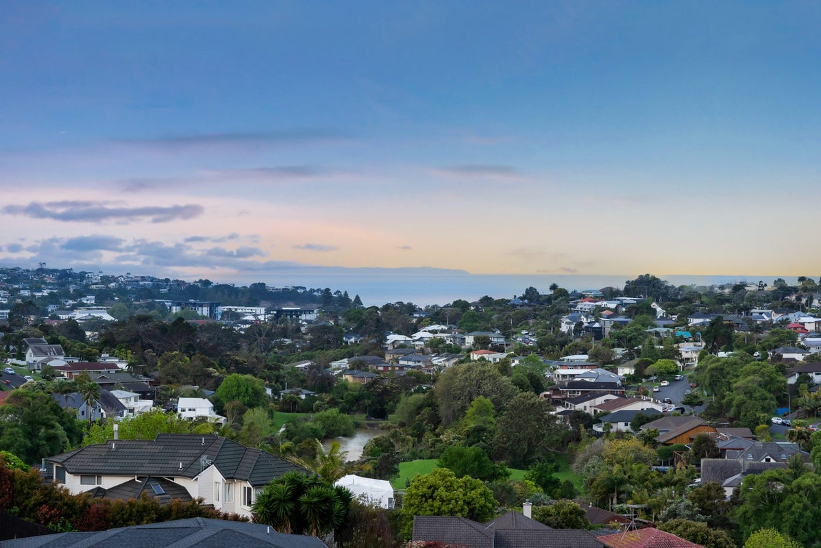 87A Bayside Drive, Browns Bay, Auckland - Carousel 2