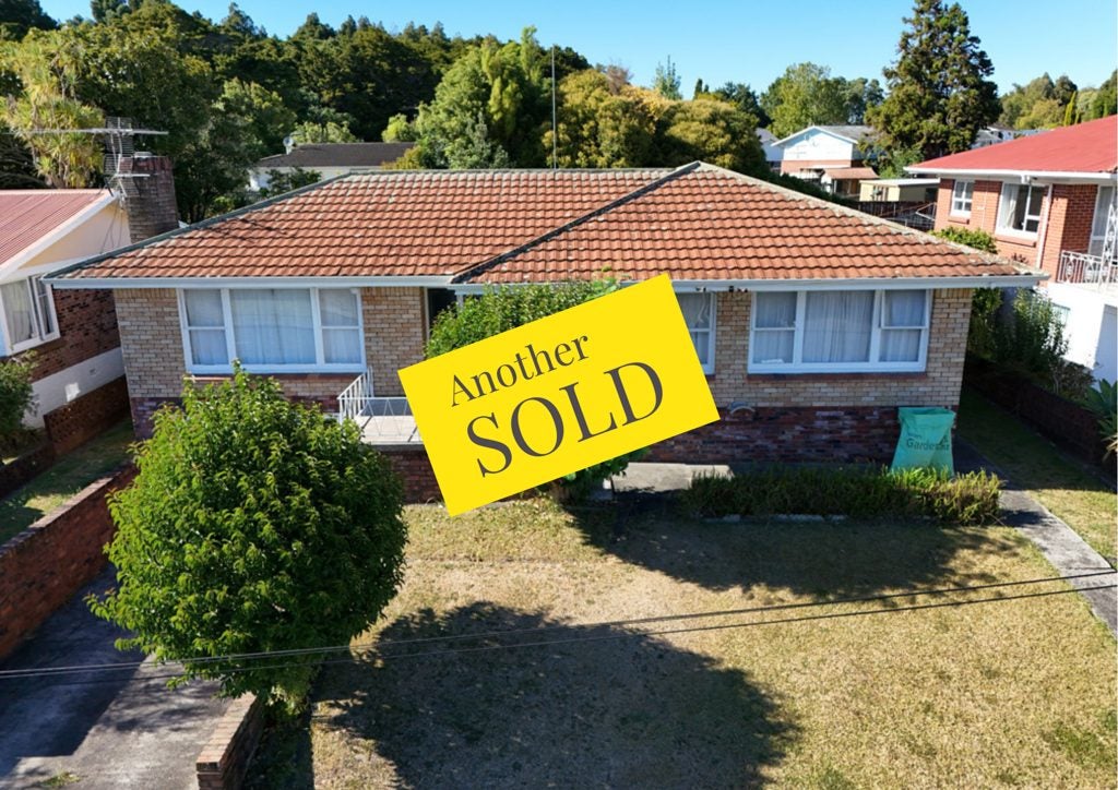 32 Collie Street, Hillpark, Auckland - Carousel 1