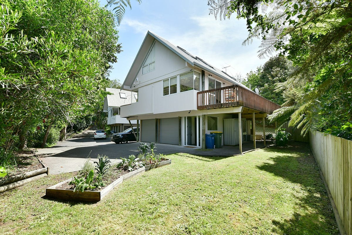1/555 East Coast Road, Browns Bay, Auckland - Carousel 1