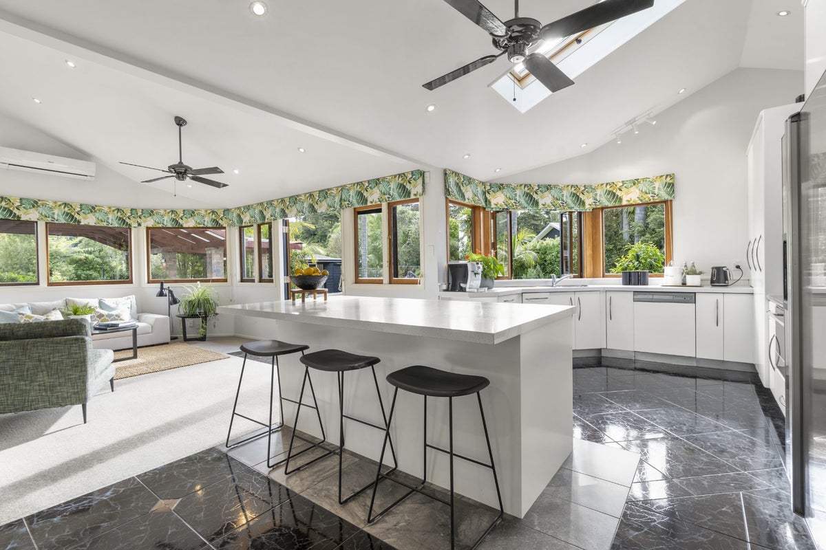 97 Shaw Road, Oratia, Auckland - Carousel 2