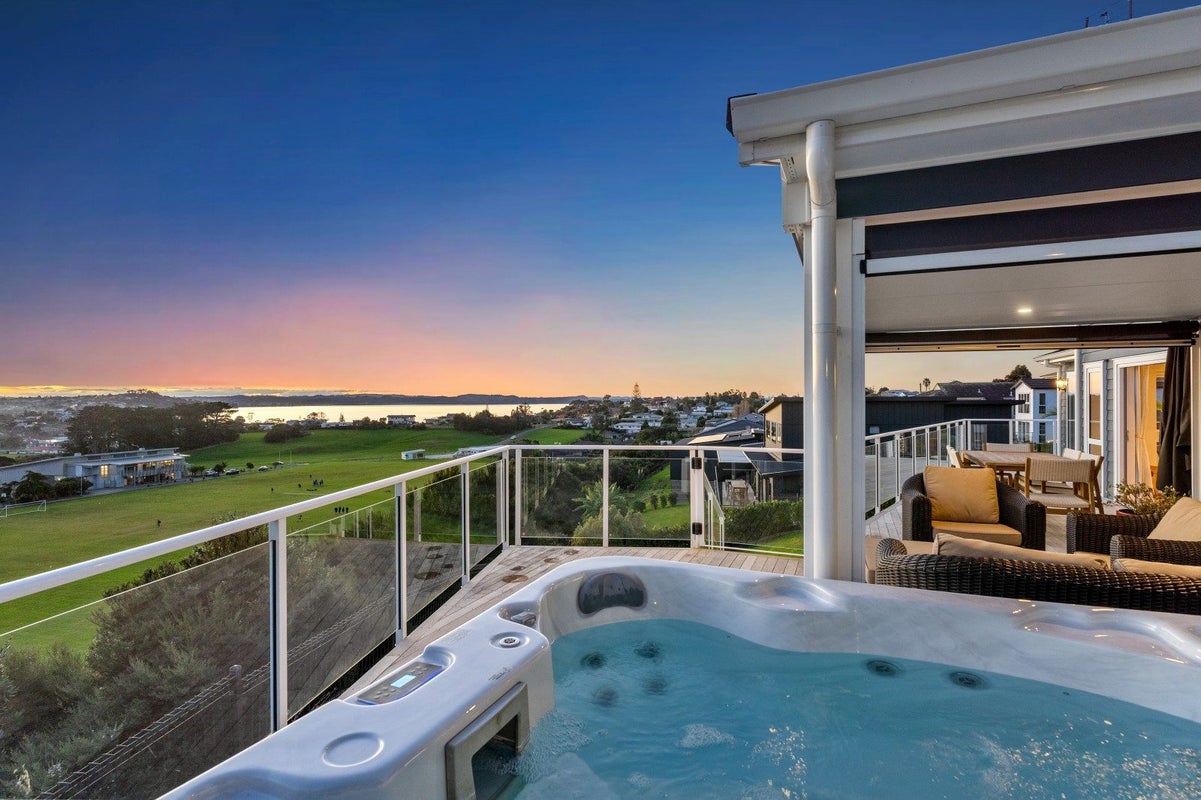 8 Waititiro Rise, Stanmore Bay, Whangaparaoa - Carousel 1