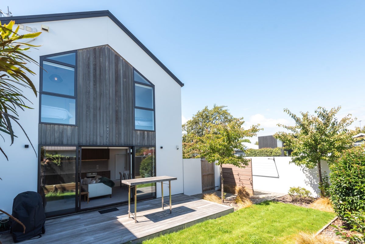 1/9 Edgeware Road, St Albans, Christchurch - Carousel 2
