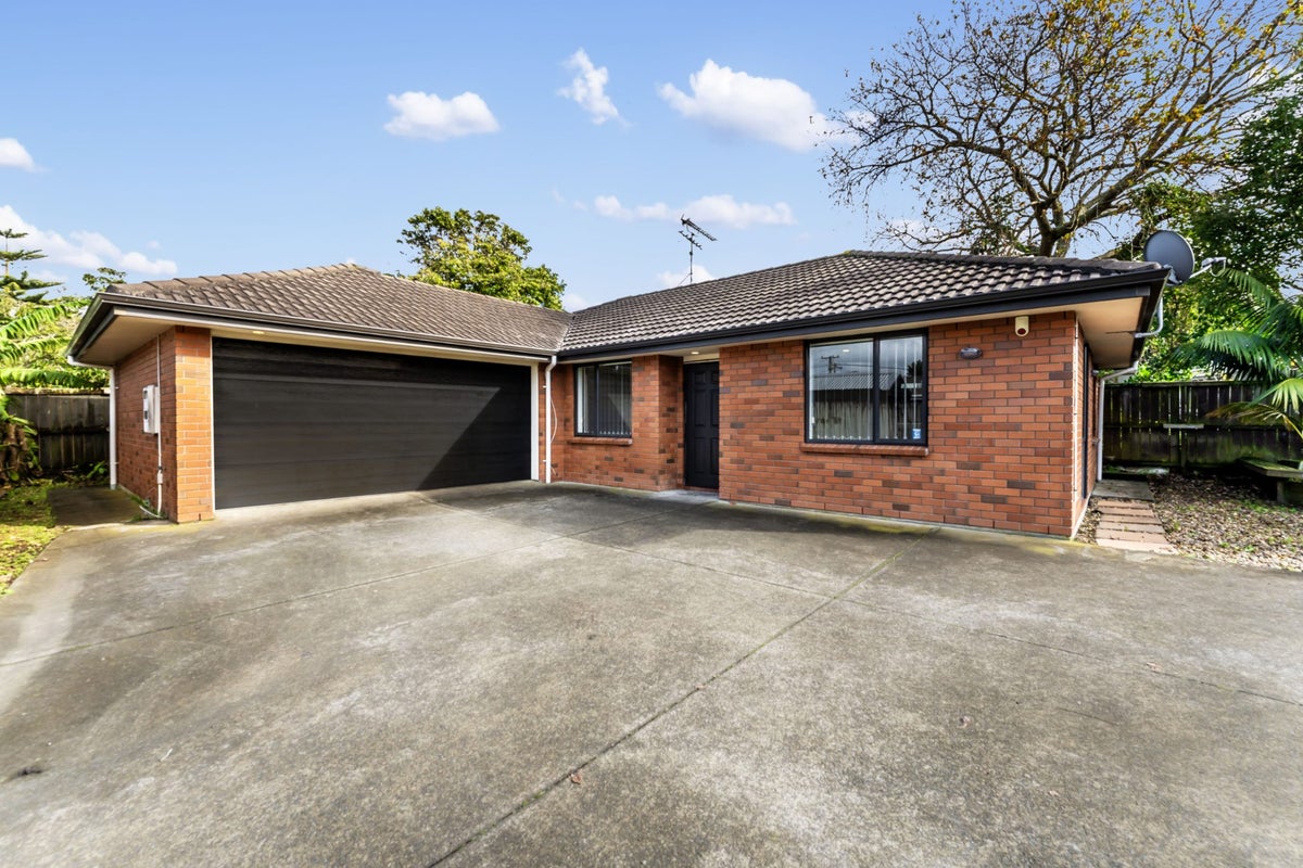 39B Kawiti Avenue, Point England, Auckland - Carousel 1