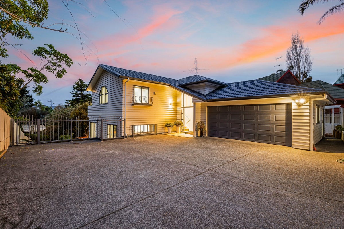 26A Windermere Crescent, Blockhouse Bay, Auckland - Carousel 1