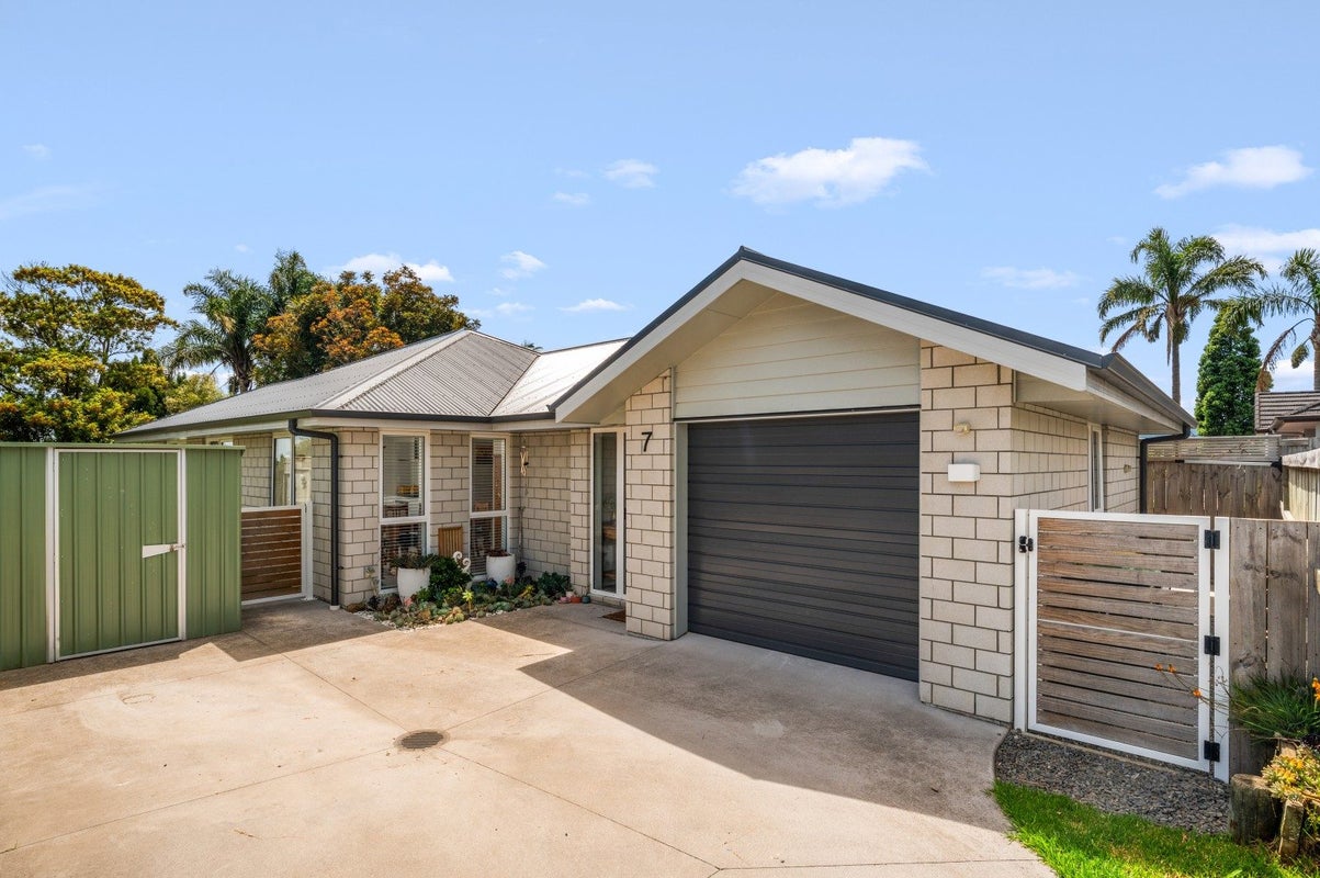 7 Te Rehutai Rise, Welcome Bay, Tauranga - Carousel 1