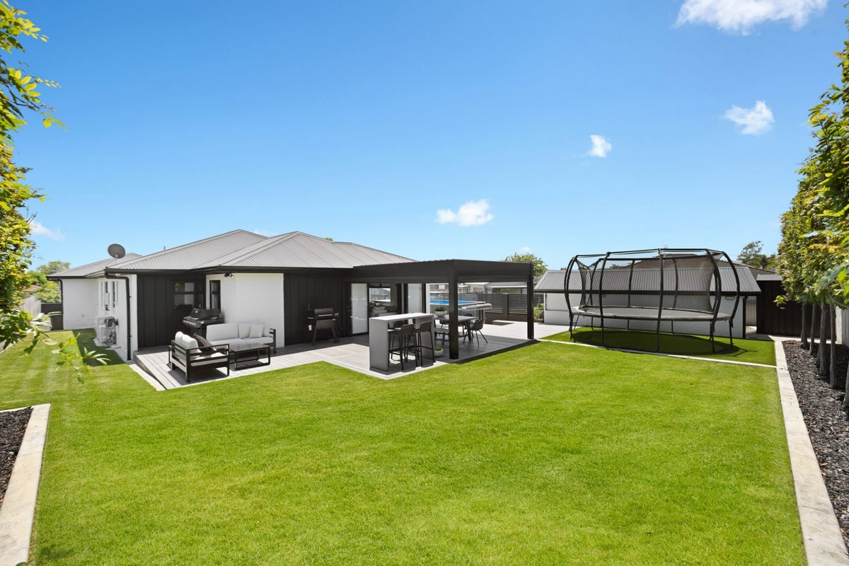 16 Alanbrooke Place, Beerescourt, Hamilton - Carousel 1