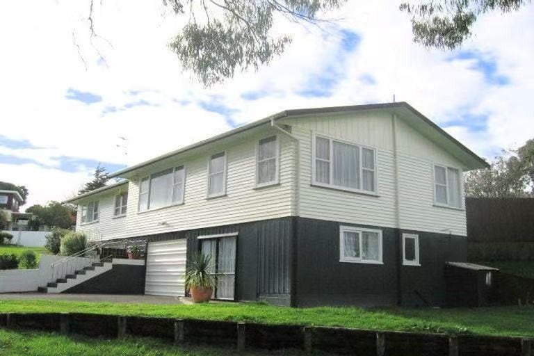 2 Nielsen Place, Massey, Auckland - Carousel 2