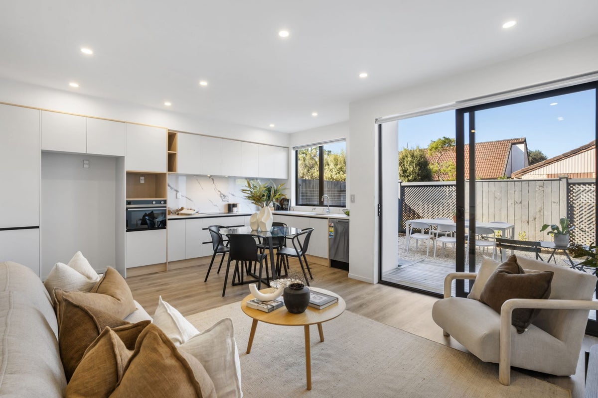 102B Celtic Crescent, Ellerslie, Auckland - Carousel 2