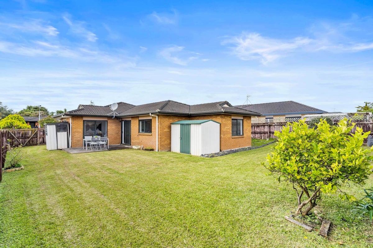 29 Nuneaton Drive, Flat Bush, Auckland - Carousel 2