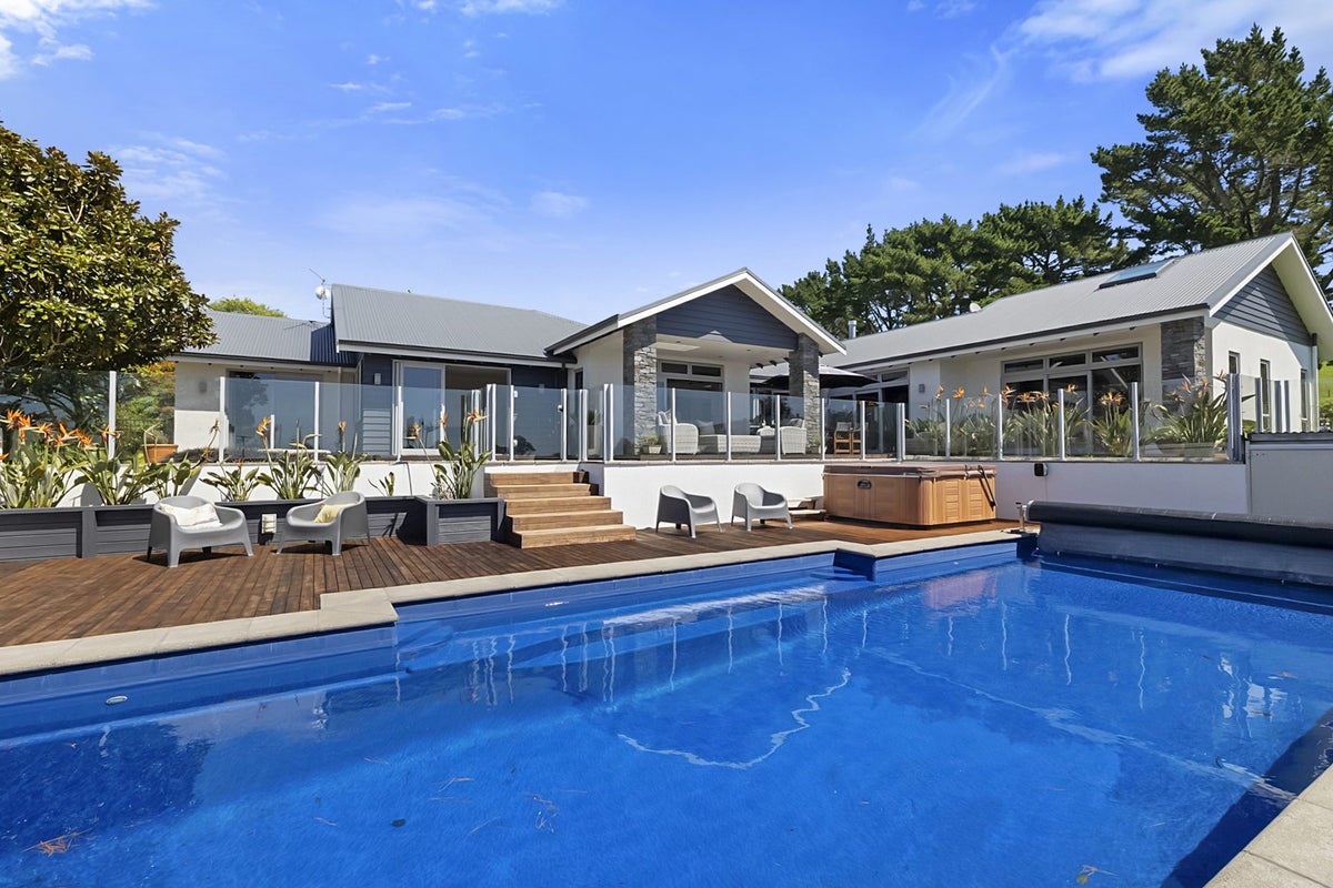 83 Clearview Road, Lepperton, New Plymouth - Carousel 1