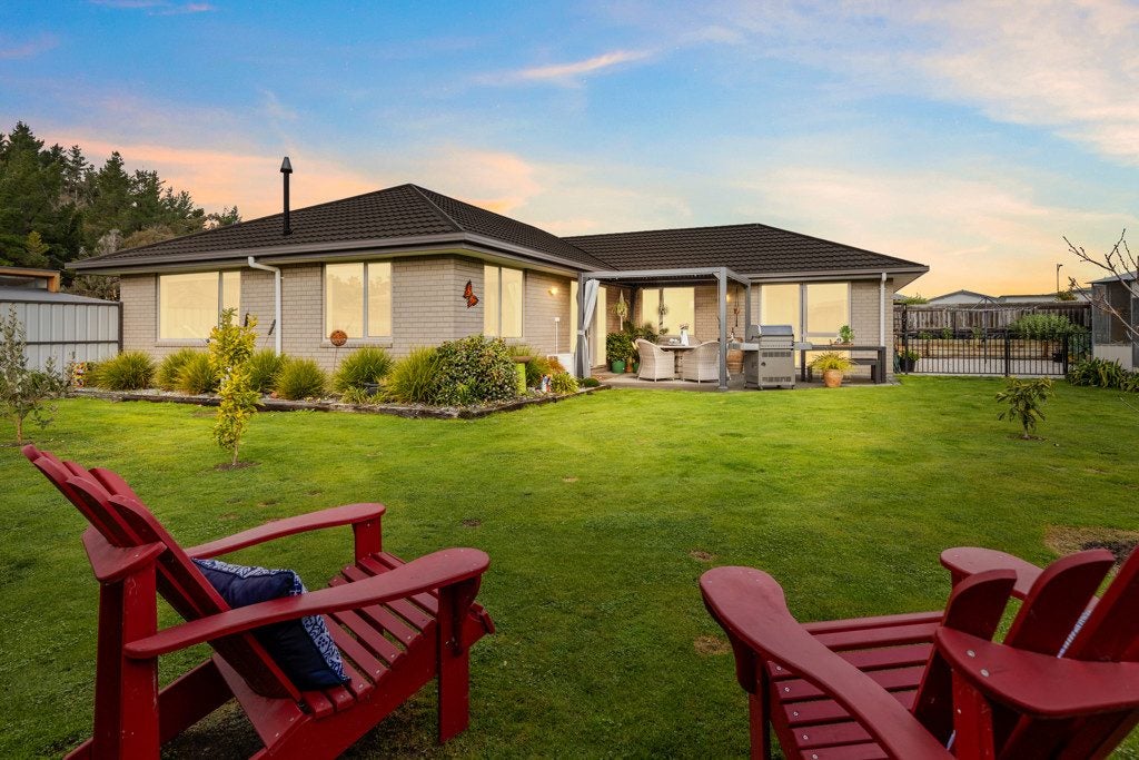 7 Payne Place, Wither Hills, Blenheim - Carousel 1